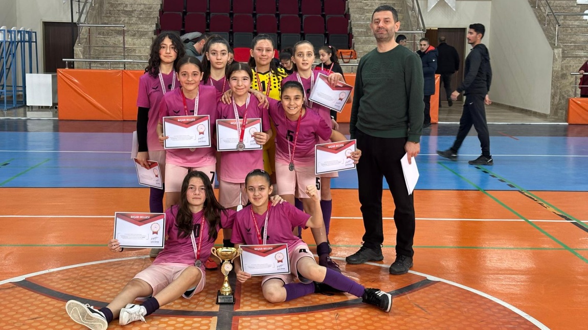 Yıldız Kızlar Futsal  Takımı İl İkincisi 